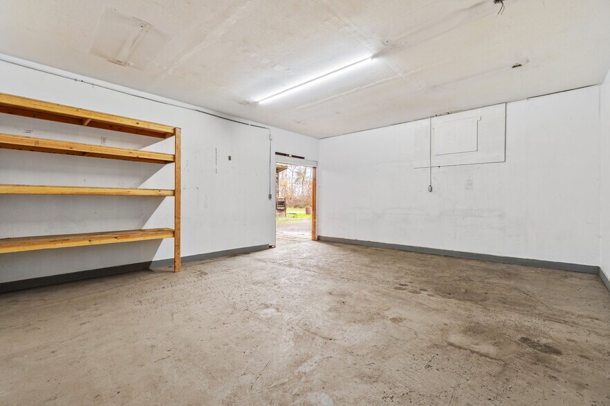 More Photos Of 4051-4061 N Highway 101, Eureka Warehouse For Sale