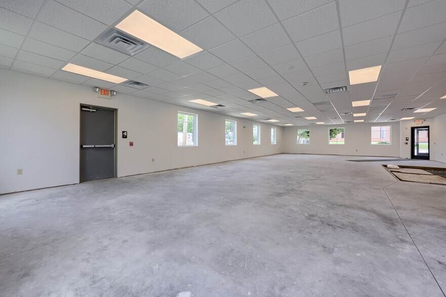 More Photos Of 84 Doe Run Rd, Manheim Medical For Lease