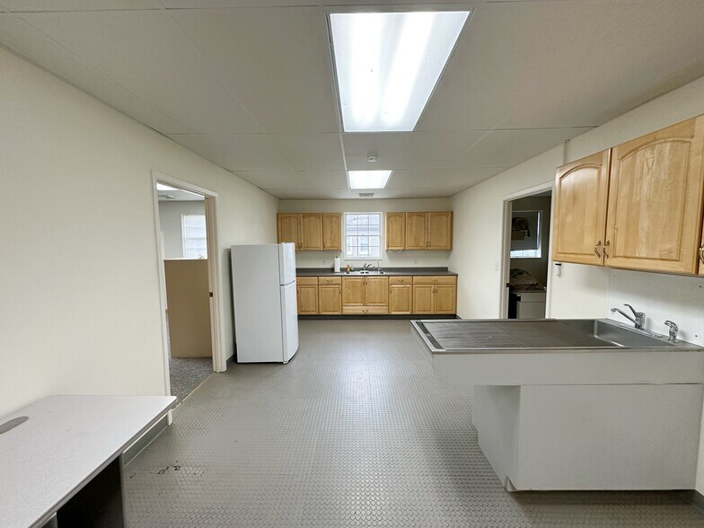 More Photos Of 411 N Long St, Tolono Medical For Sale