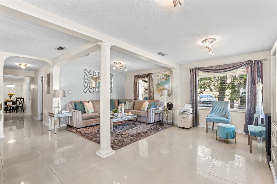 More Photos Of 1887 Mayport Rd, Atlantic Beach Freestanding For Sale