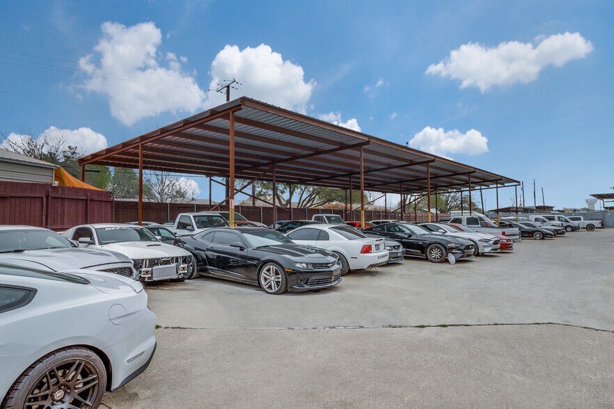 More Photos Of 421 E Walnut St, Garland Warehouse For Sale