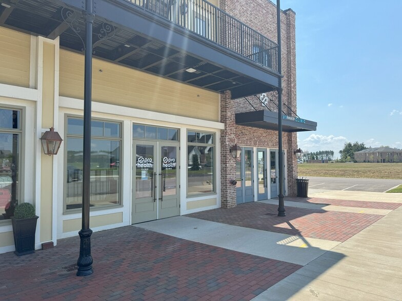 More Photos Of 6376 Silo Square Lane South, Southaven Storefront For Lease