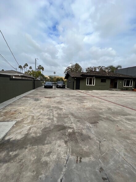 More Photos Of 4652 Katella Ave, Los Alamitos Office For Lease