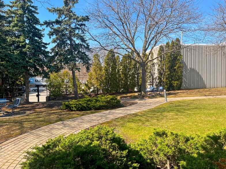 More Photos Of 1155 N Service Rd W, Oakville Coworking Space