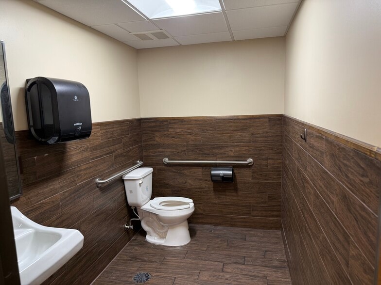 More Photos Of 810 S Rock St, Georgetown Apartments For Lease