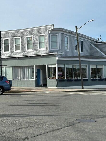 More Photos Of 278 Main St, Hyannis Storefront Retail Residential For Lease