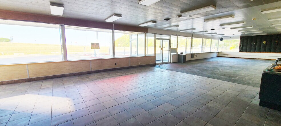 More Photos Of 14417 S L-56d, Brady Convenience Store For Sale