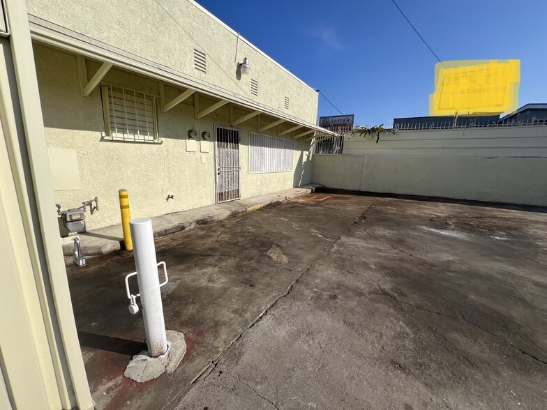 More Photos Of 10601 S Prairie Ave, Inglewood Freestanding For Lease