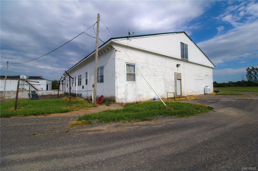 More Photos Of 2231 Youngstown Wilson rd, Ransomville Flex For Sale