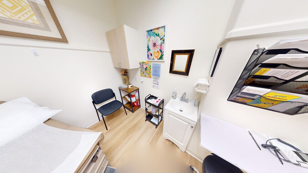 More Photos Of 3039 W Horizon Ridge Pky, Henderson Office For Lease