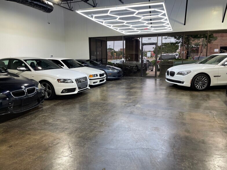 More Photos Of 2415 W Northwest Hwy, Dallas Storefront For Lease