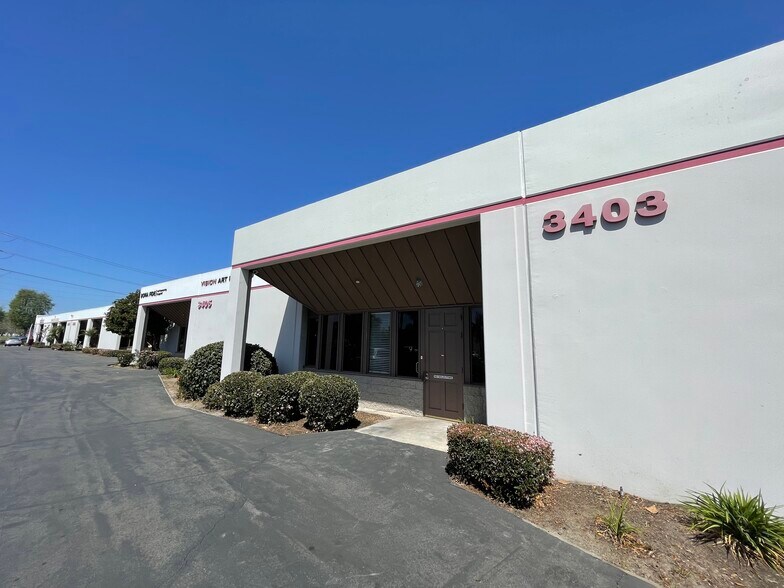 More Photos Of 3401-3419 W MacArthur Blvd, Santa Ana Warehouse For Lease