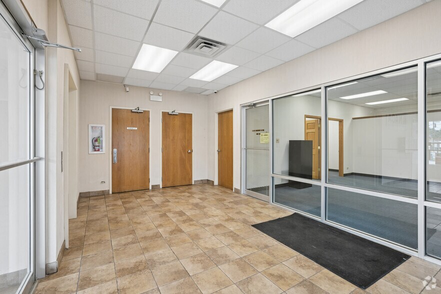 More Photos Of 4425 W 63rd St, Chicago Office For Lease
