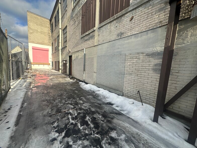 More Photos Of 2600-2604 W Fond Du Lac Ave, Milwaukee Manufacturing For Sale