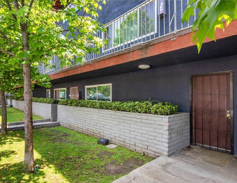 More Photos Of 2202-2208 Michigan Ave, Los Angeles Apartments For Sale
