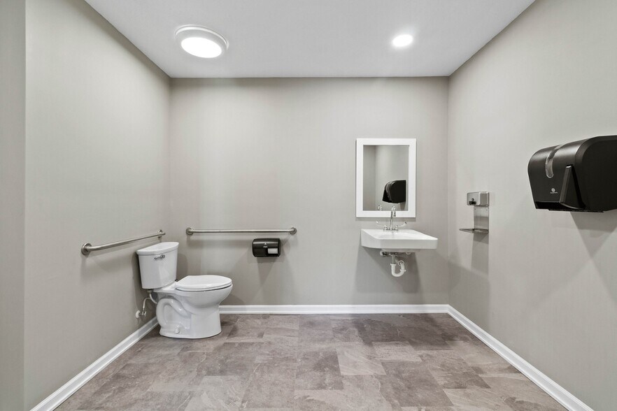 More Photos Of 1712-1714 Findlay Rd, Lima Office For Lease