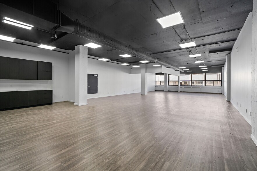 More Photos Of 111 Rue Chabanel O, Montréal Loft Creative Space For Lease