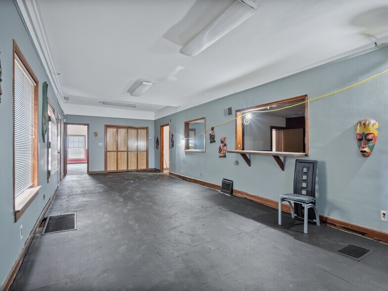 More Photos Of 2670 Chalmers St, Detroit Office For Sale