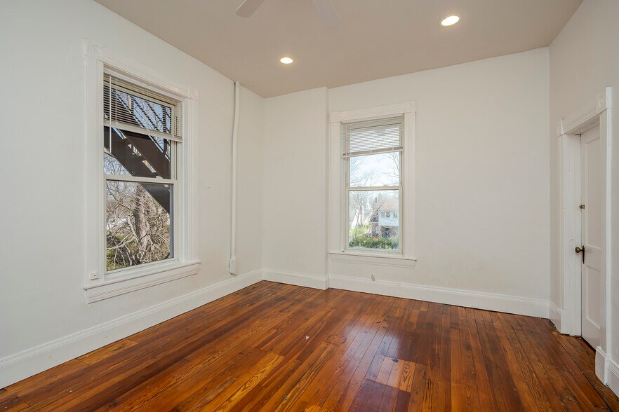 More Photos Of 199 E Loudon Ave, Lexington Office Residential For Sale