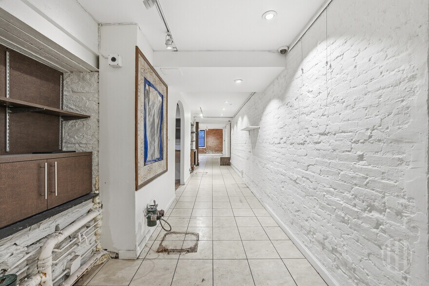 More Photos Of 210 W 82nd St, New York Apartments For Lease