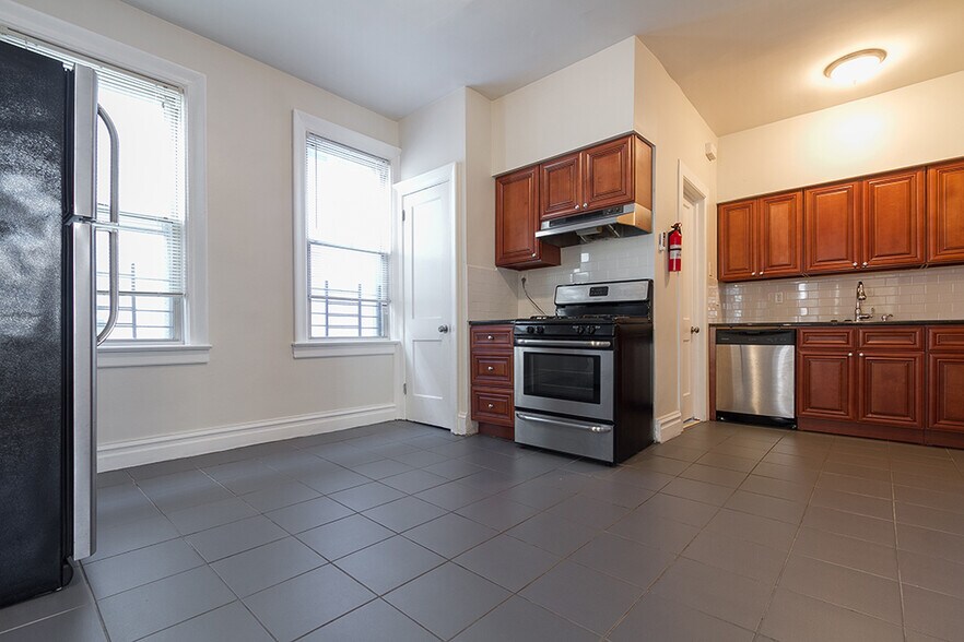 More Photos Of 7 Newark Bay Ct, Bayonne Apartments For Sale