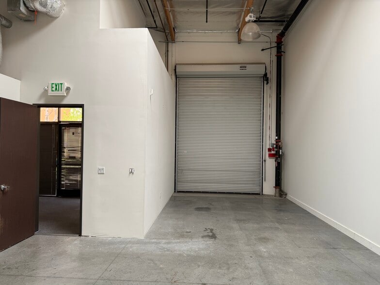 More Photos Of 9009 Canoga Ave, Canoga Park Manufacturing For Lease