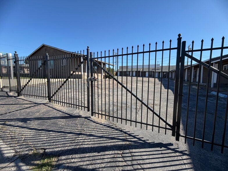 More Photos Of 924 E Main St, Barstow Hotel For Sale