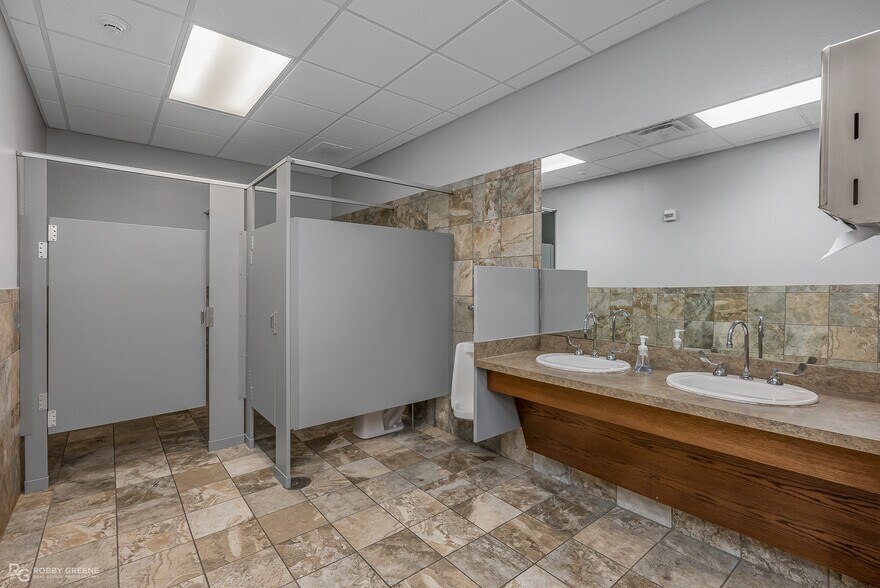 More Photos Of 10100 Woolworth Rd, Keithville Medical For Lease