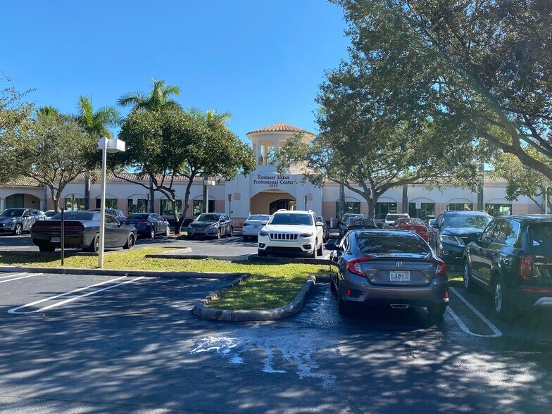 More Photos Of 2525 Embassy Dr S, Cooper City Office For Lease