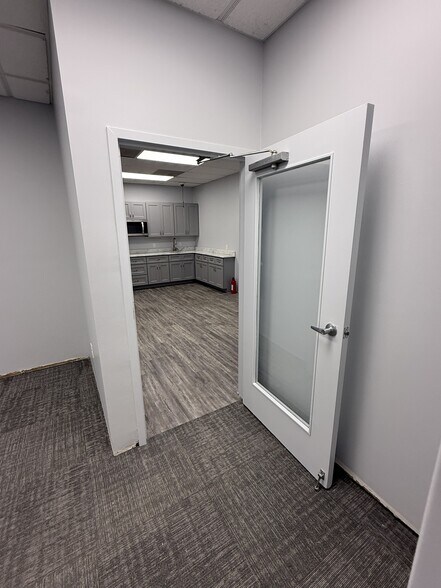 More Photos Of 1384 Remount Rd, Charleston Manufacturing For Lease