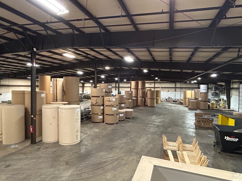 More Photos Of 1123 Verdant Dr, Elkhart Manufacturing For Lease