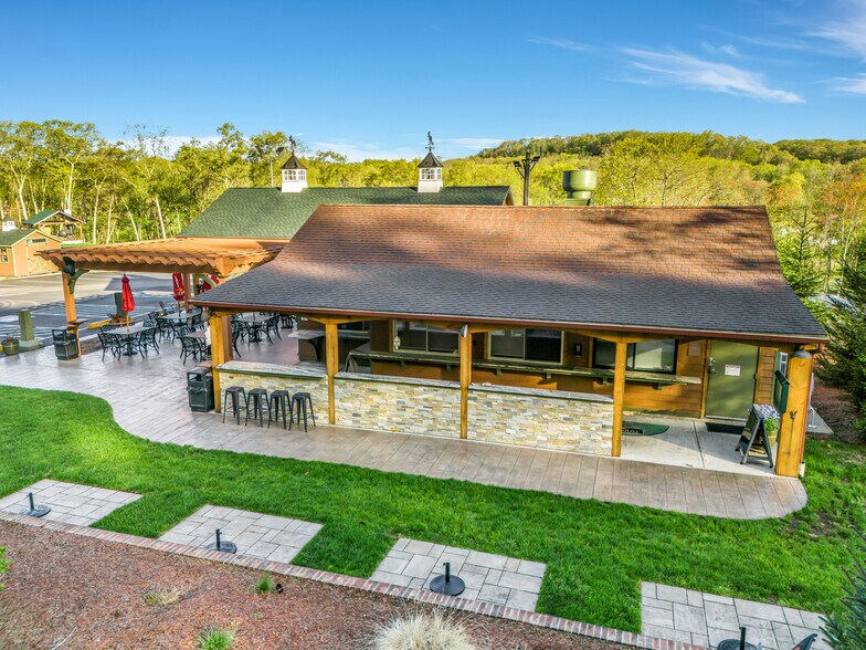 More Photos Of 94 E Route 66, Columbia Restaurant For Sale