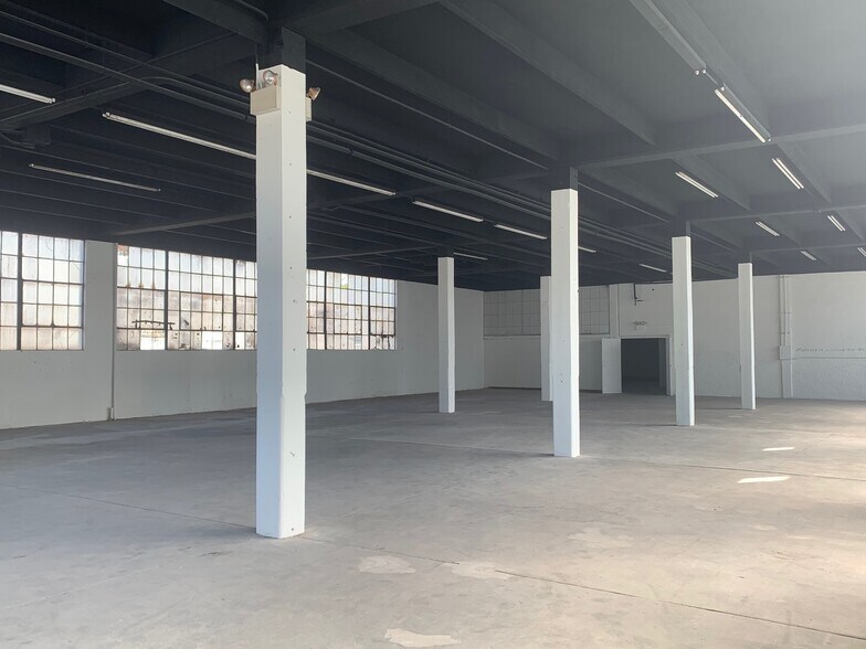 More Photos Of 860 W 44th St, Norfolk Warehouse For Lease