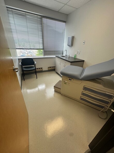 More Photos Of 2 Lincoln Hwy, Edison Medical For Sale