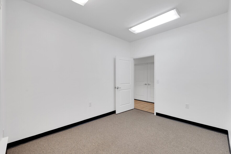More Photos Of 248-250 Adley Way, Greenville Office For Sale