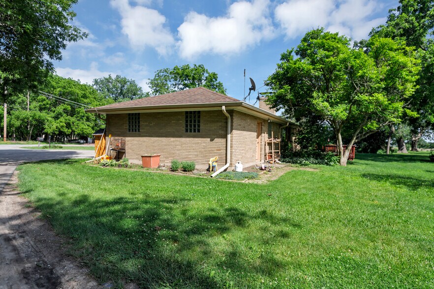 More Photos Of 41W597 US Highway 20, Hampshire Flex For Sale