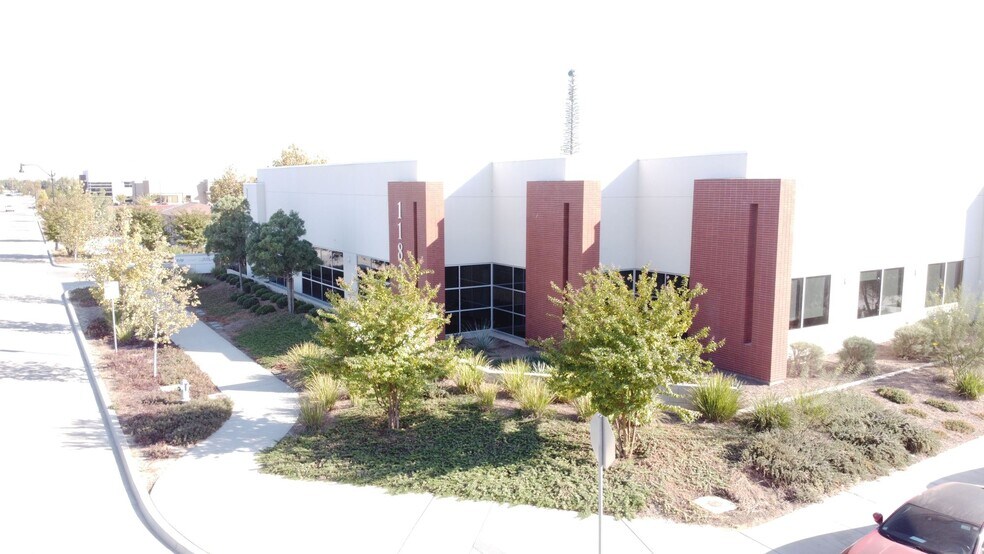 More Photos Of 11837 Bolthouse Dr, Bakersfield Unknown For Lease