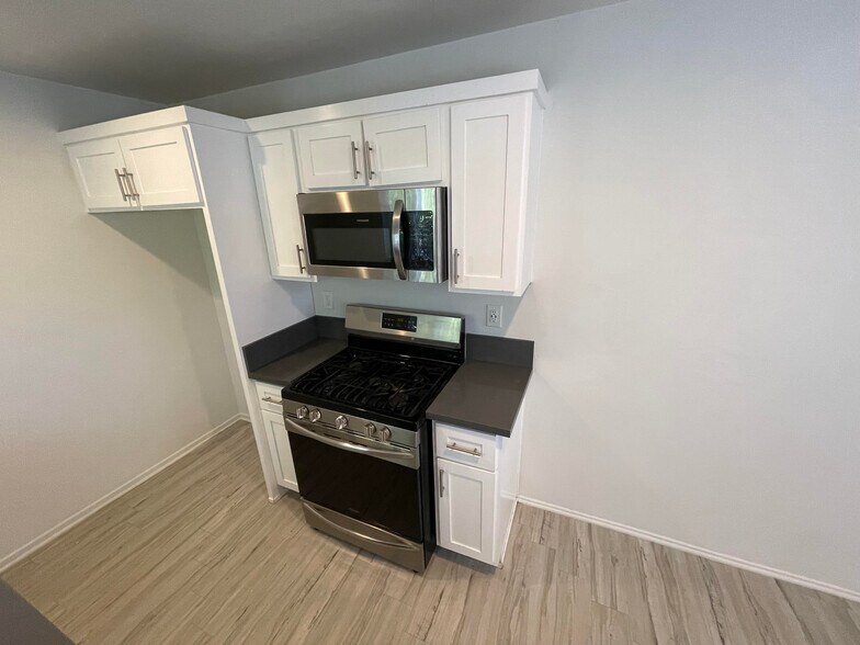 More Photos Of 3117 E 6th St, Long Beach Apartments For Sale