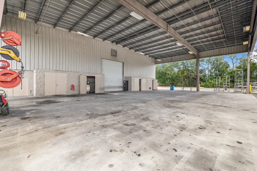 More Photos Of 9707 Bachman Rd, Orlando Warehouse For Lease