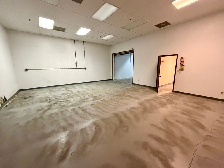 More Photos Of 6203 Material Ave, Loves Park Warehouse For Lease
