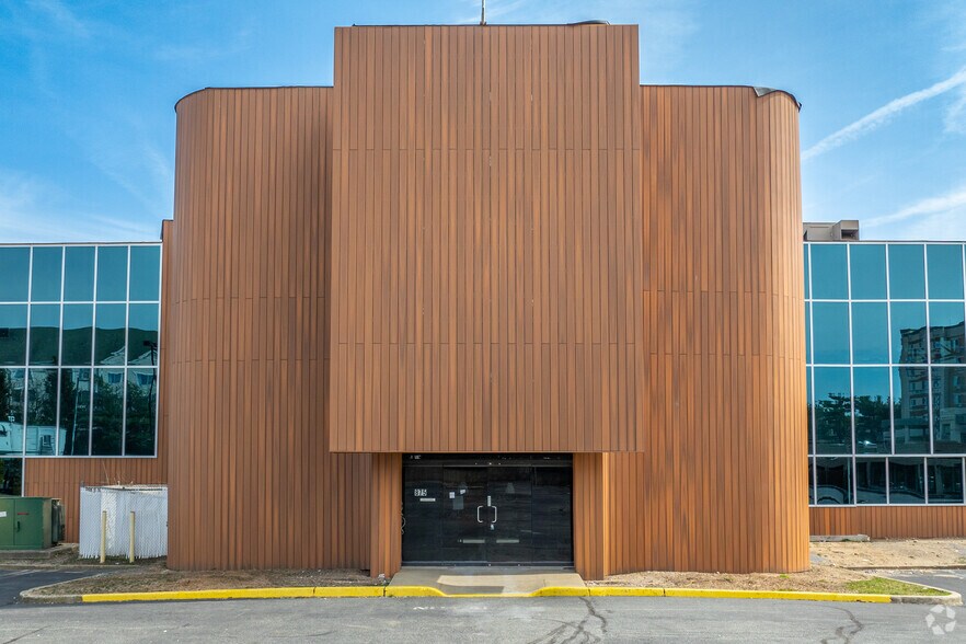 More Photos Of 875 Merrick Ave, Westbury Medical For Sale