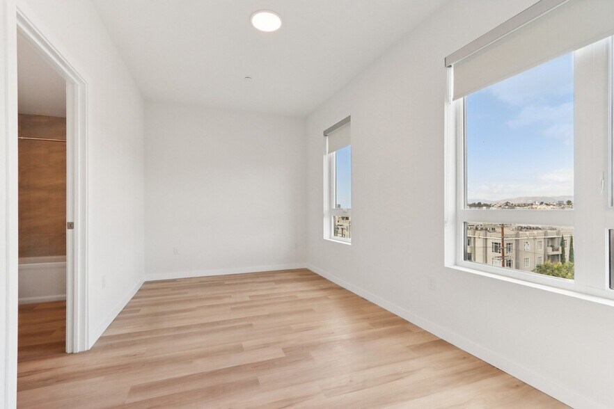 More Photos Of 9900 Venice Blvd, Culver City Apartments For Lease