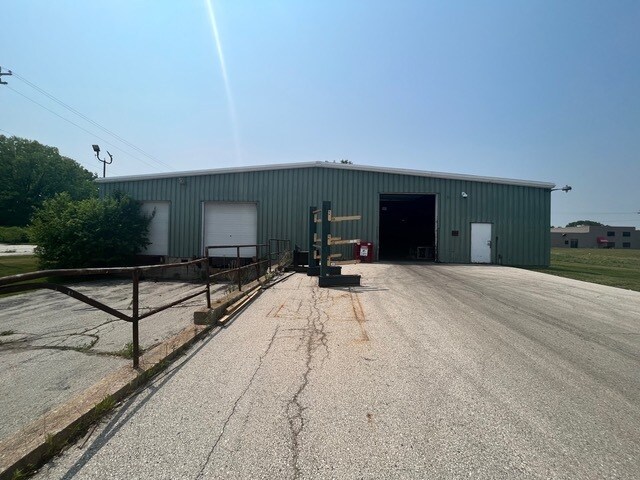 More Photos Of 9009 N 51st St, Brown Deer Manufacturing For Sale