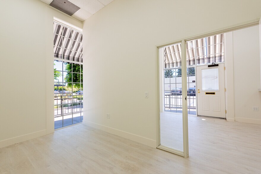 More Photos Of 19350 Business Center Dr, Northridge Storefront Retail Office For Lease