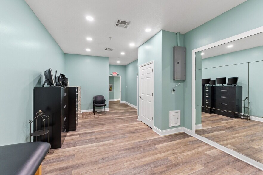 More Photos Of 5420 Hickory St, Panama City Office For Sale