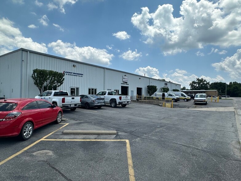 More Photos Of 1355 Aberdeen St, Terre Haute Warehouse For Lease