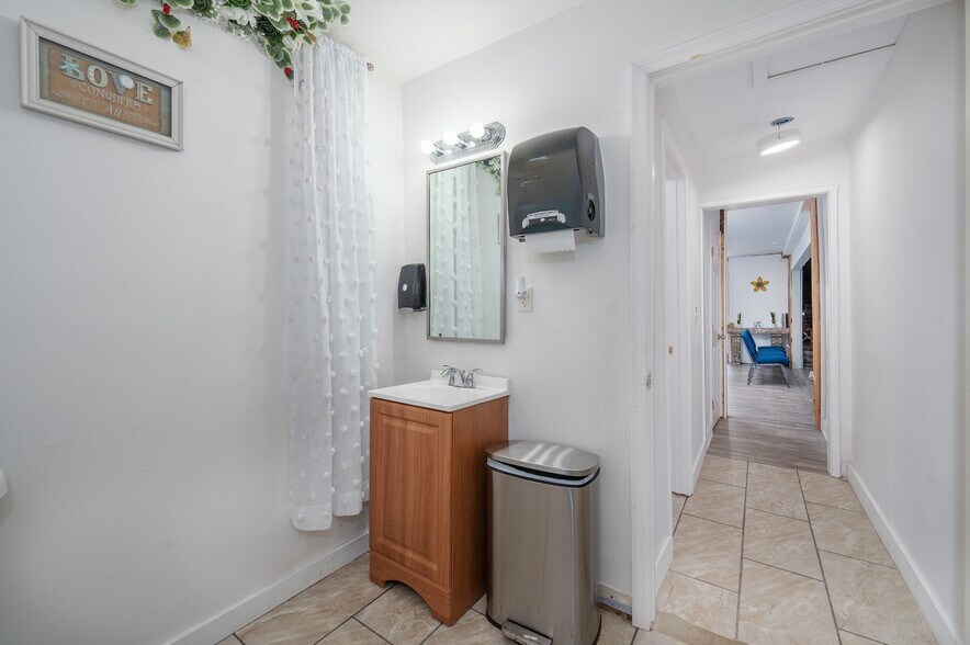 More Photos Of 200 Jupiter Dr, Nashville Flex For Sale