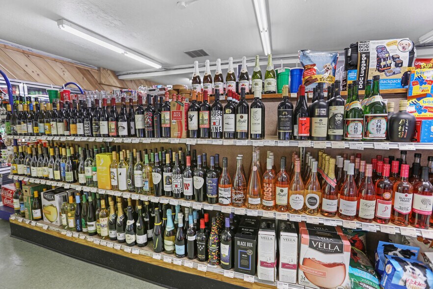 More Photos Of 31815 E Historic Columbia RI Hwy, Troutdale Convenience Store For Sale