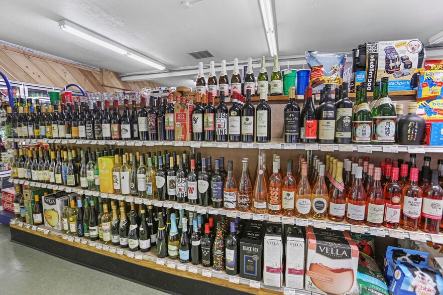 More Photos Of 31815 E Historic Columbia RI Hwy, Troutdale Convenience Store For Sale