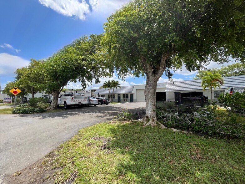 More Photos Of 1052-1090 NW 53rd St, Fort Lauderdale Warehouse For Lease